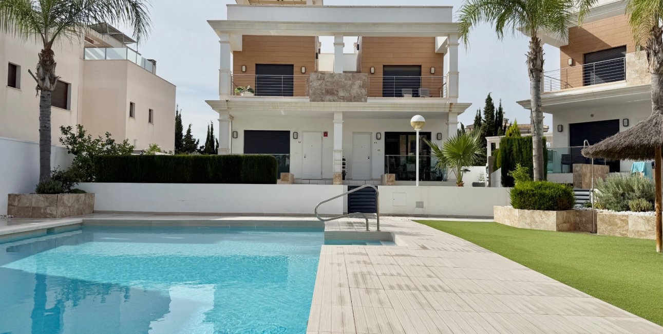 Resale - Townhouse -
Ciudad Quesada - Doña Pepa