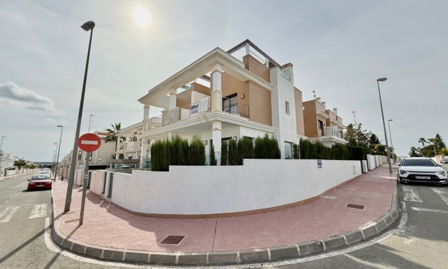Resale - Townhouse -
Ciudad Quesada - Doña Pepa