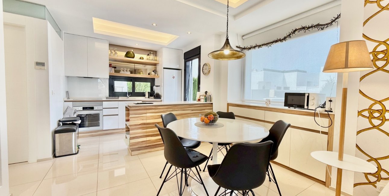 Resale - Townhouse -
Ciudad Quesada - Doña Pepa