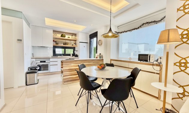 Resale - Townhouse -
Ciudad Quesada - Doña Pepa