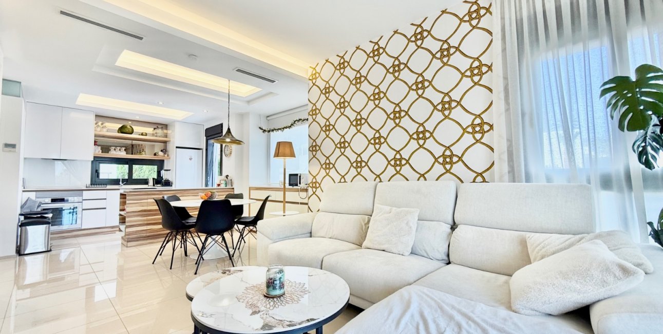 Resale - Townhouse -
Ciudad Quesada - Doña Pepa