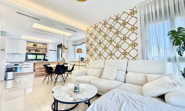 Resale - Townhouse -
Ciudad Quesada - Doña Pepa