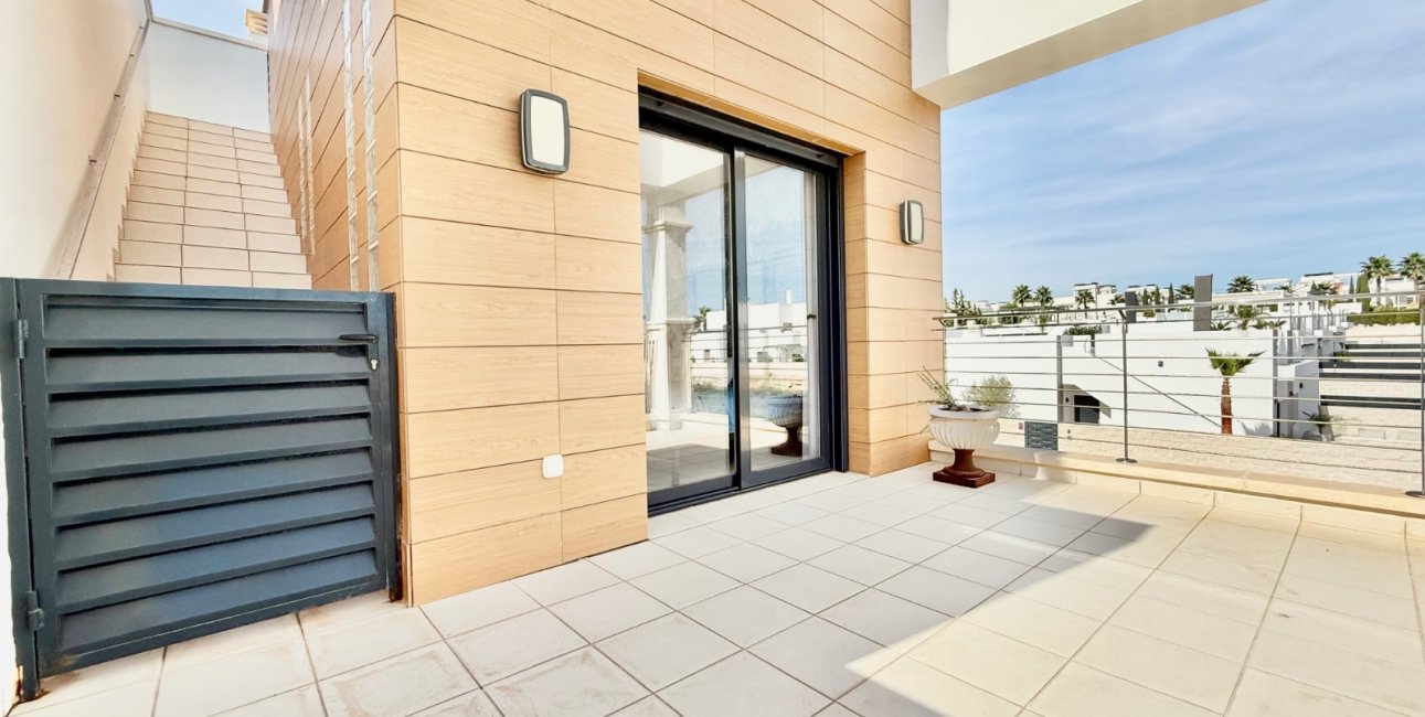 Resale - Townhouse -
Ciudad Quesada - Doña Pepa