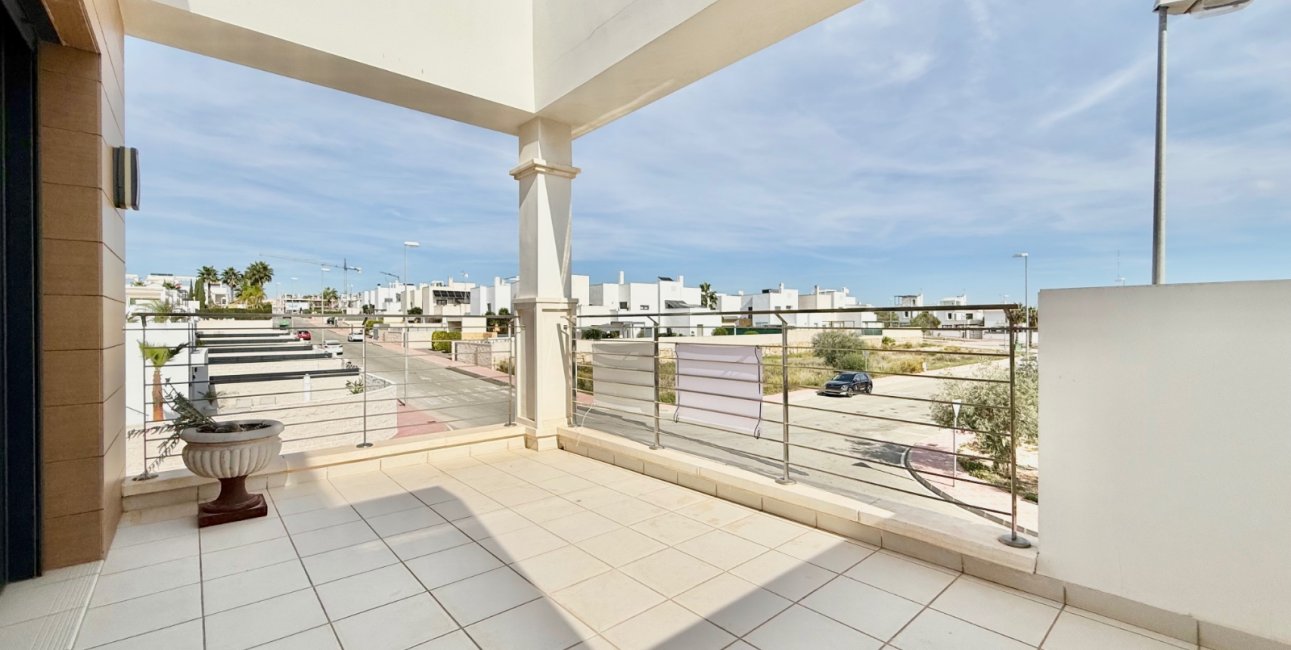 Resale - Townhouse -
Ciudad Quesada - Doña Pepa