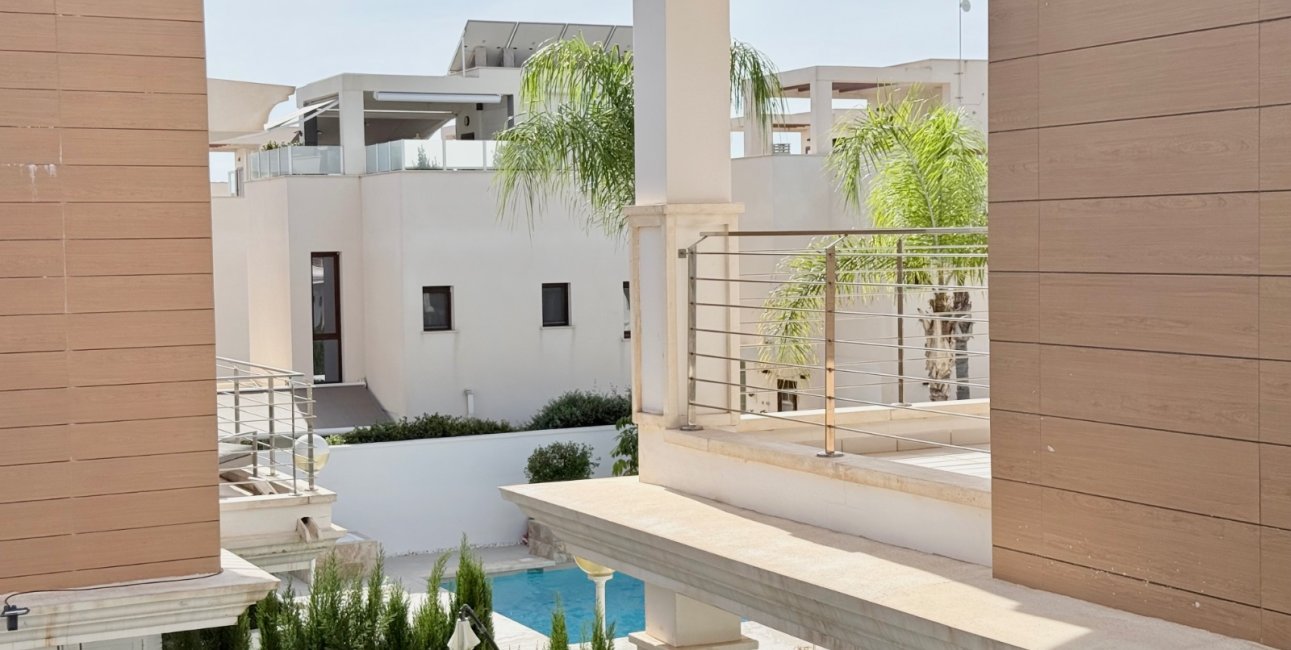 Resale - Townhouse -
Ciudad Quesada - Doña Pepa