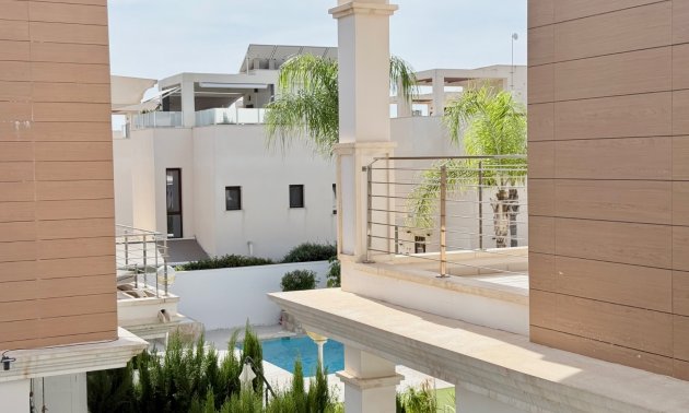 Resale - Townhouse -
Ciudad Quesada - Doña Pepa