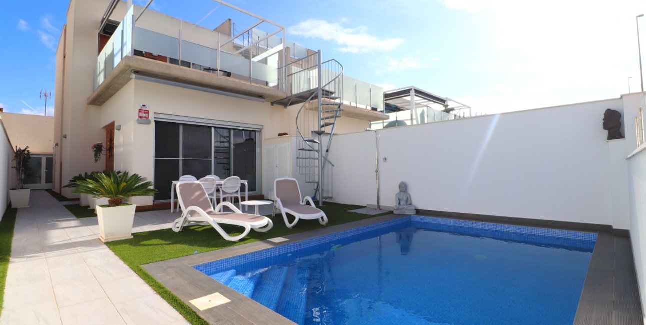 Resale - Townhouse -
Daya Vieja - Daya Vieja - Town