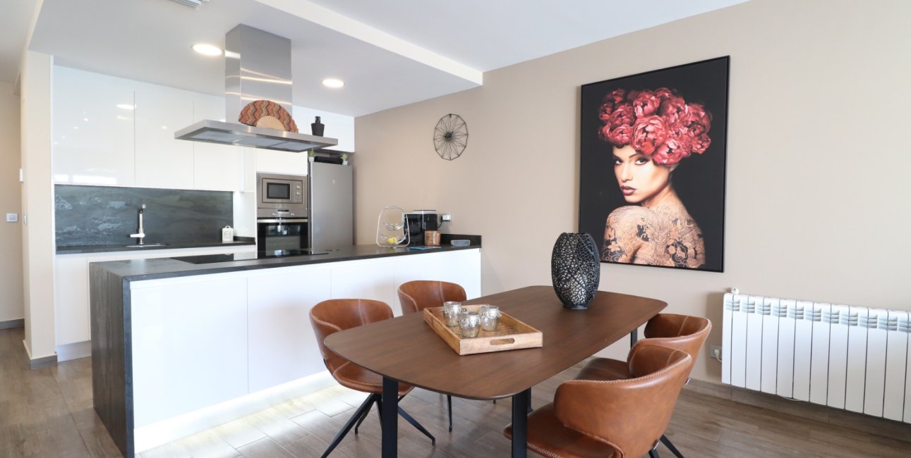 Resale - Townhouse -
Daya Vieja - Daya Vieja - Town