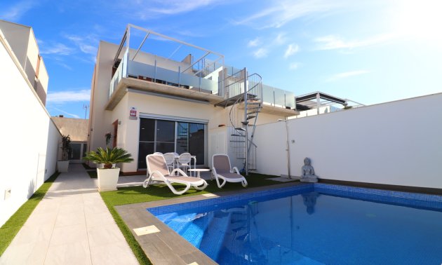 Resale - Townhouse -
Daya Vieja - Daya Vieja - Town