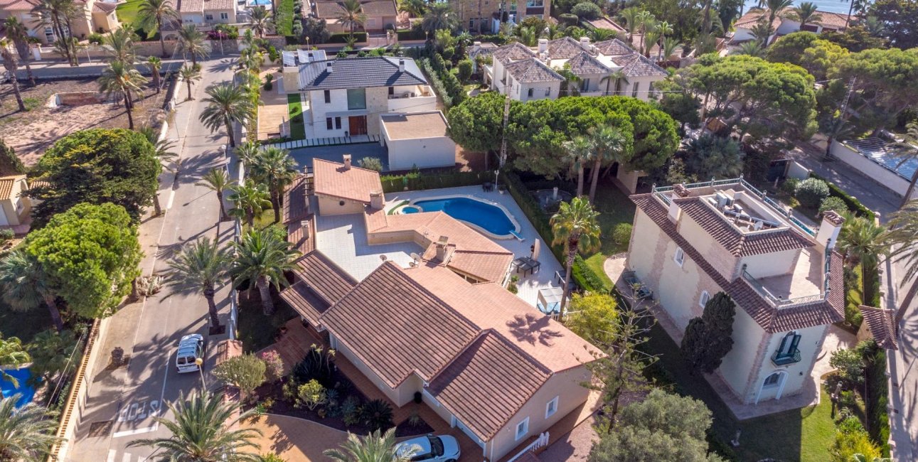 Resale - Villa -
Orihuela Costa - Cabo Roig