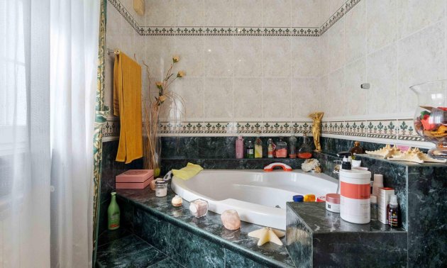 Resale - Villa -
Orihuela Costa - Cabo Roig