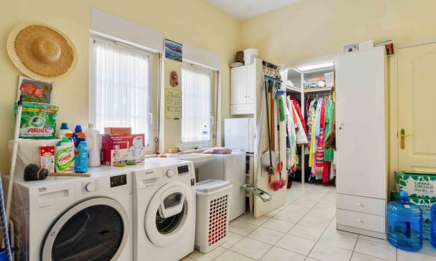 Resale - Villa -
Orihuela Costa - Cabo Roig