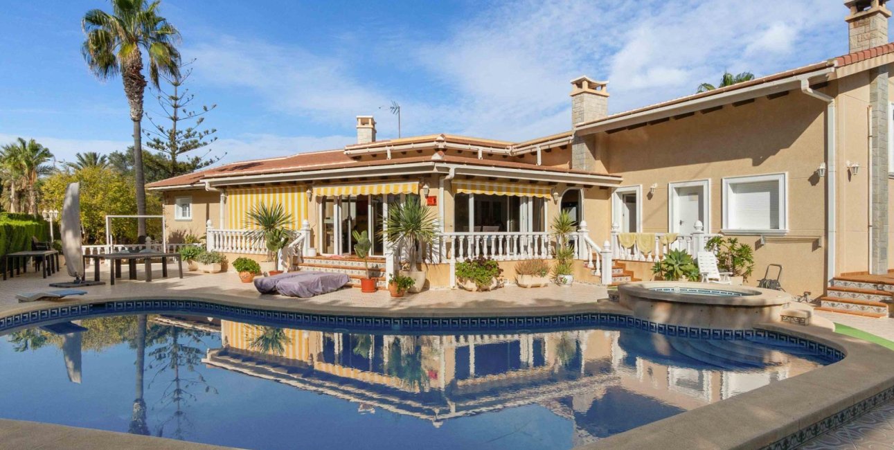 Resale - Villa -
Orihuela Costa - Cabo Roig