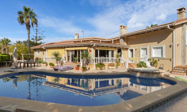 Resale - Villa -
Orihuela Costa - Cabo Roig