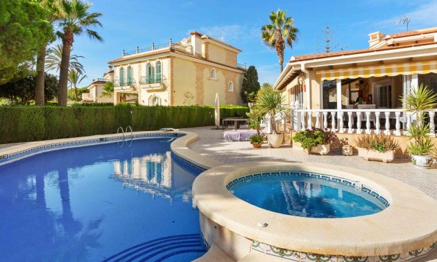 Resale - Villa -
Orihuela Costa - Cabo Roig