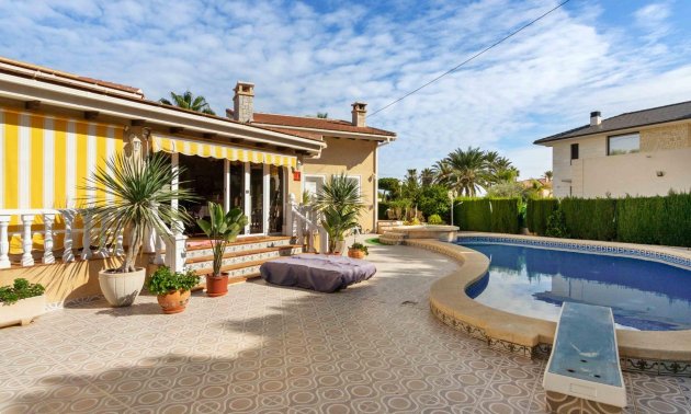 Resale - Villa -
Orihuela Costa - Cabo Roig