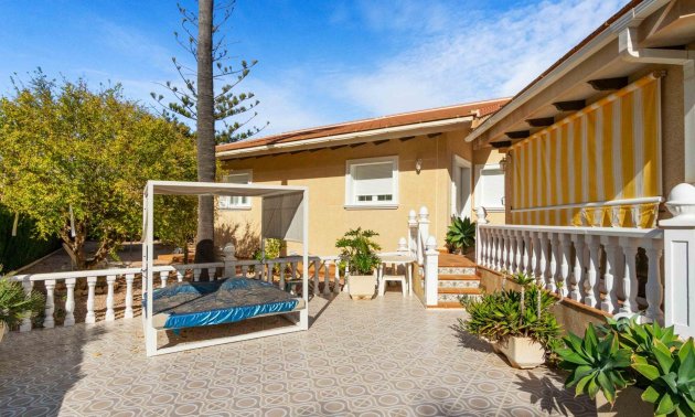 Resale - Villa -
Orihuela Costa - Cabo Roig