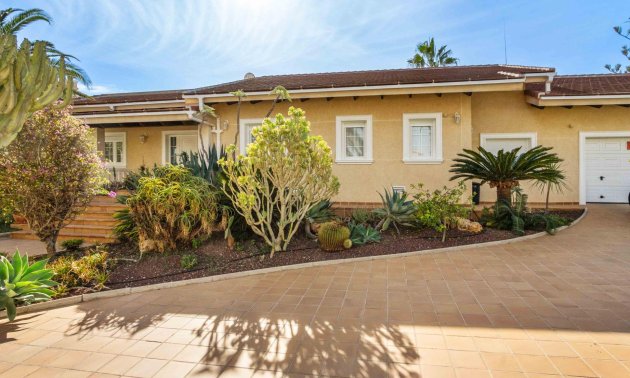 Resale - Villa -
Orihuela Costa - Cabo Roig