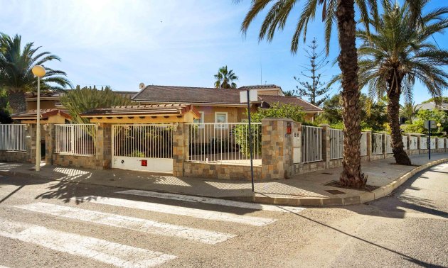 Resale - Villa -
Orihuela Costa - Cabo Roig