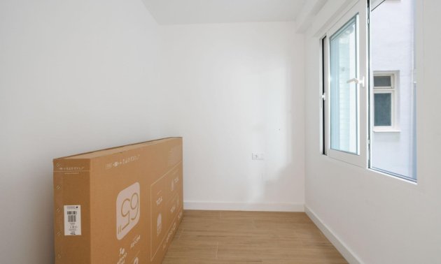 Resale - Apartment / flat -
Torrevieja - Playa Del Cura