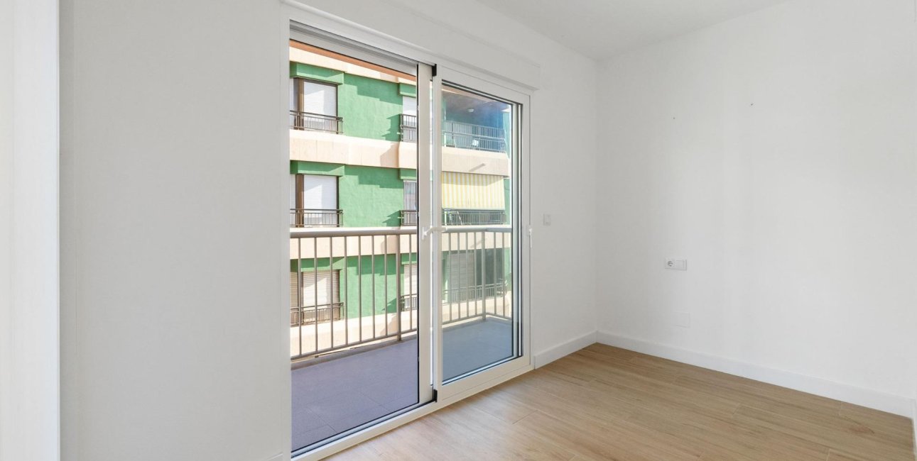 Resale - Apartment / flat -
Torrevieja - Playa Del Cura