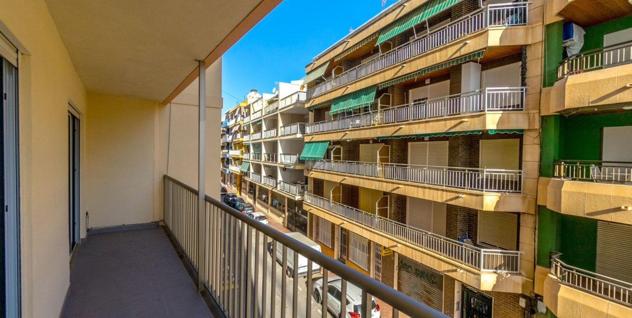 Resale - Apartment / flat -
Torrevieja - Playa Del Cura