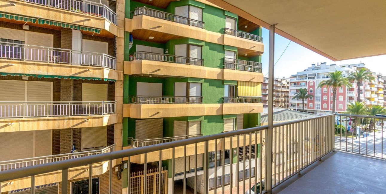 Resale - Apartment / flat -
Torrevieja - Playa Del Cura