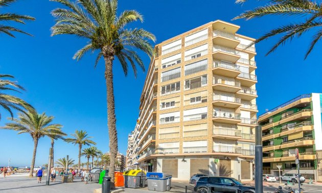 Resale - Apartment / flat -
Torrevieja - Playa Del Cura