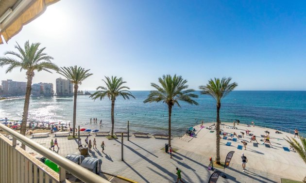 Resale - Apartment / flat -
Torrevieja - Playa Del Cura