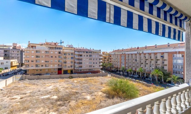 Reventa - Apartamento / piso -
Torrevieja - Torrevieja - Centre