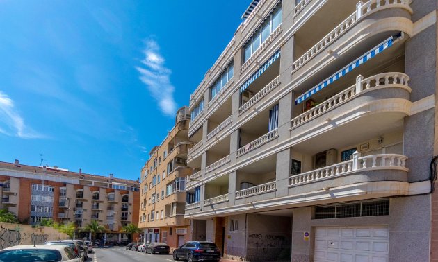 Reventa - Apartamento / piso -
Torrevieja - Torrevieja - Centre