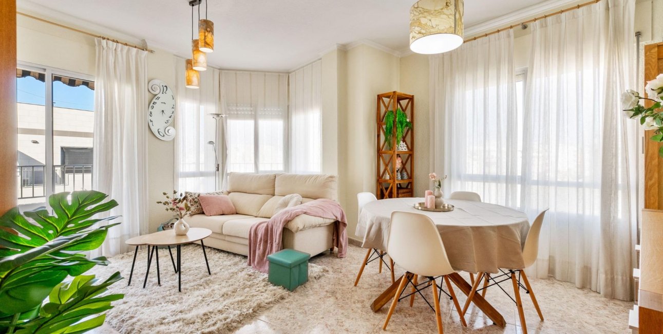 Resale - Apartment / flat -
Torrevieja - Torrevieja - Centre