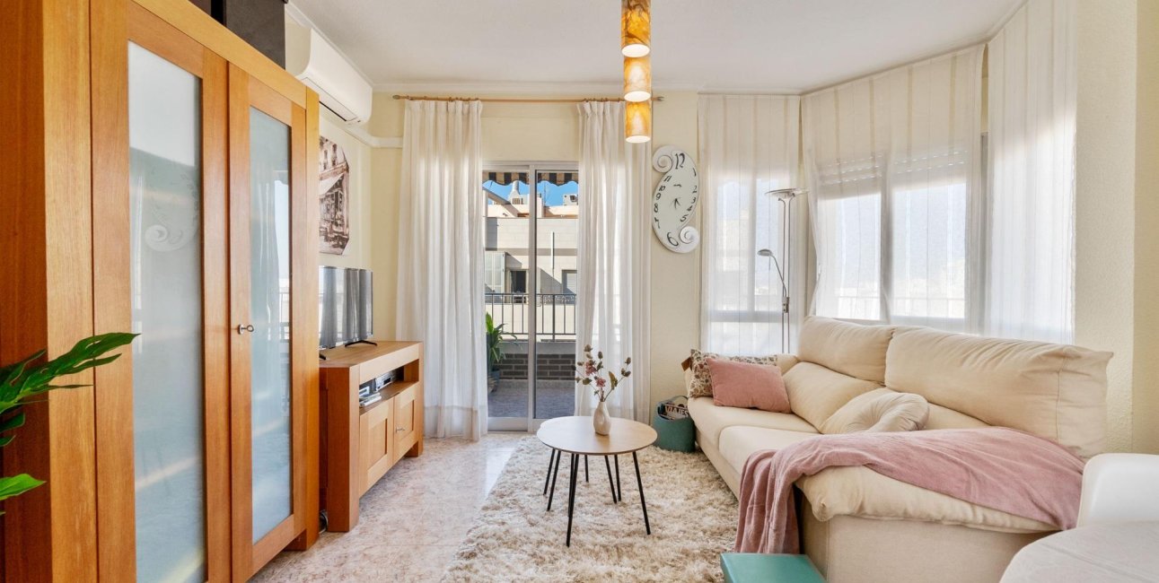 Resale - Apartment / flat -
Torrevieja - Torrevieja - Centre