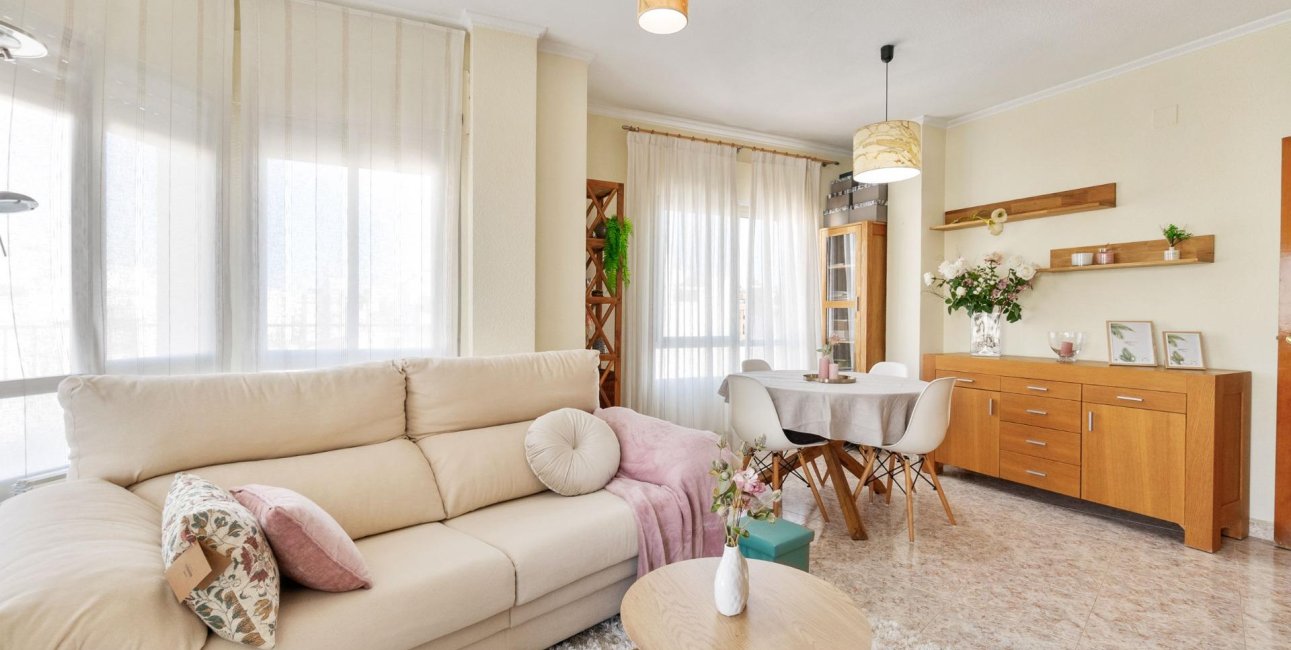 Resale - Apartment / flat -
Torrevieja - Torrevieja - Centre