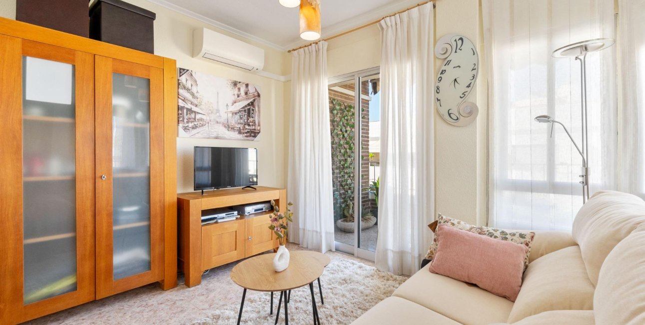 Resale - Apartment / flat -
Torrevieja - Torrevieja - Centre