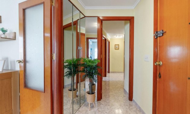 Resale - Apartment / flat -
Torrevieja - Torrevieja - Centre