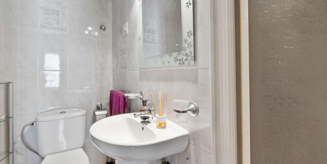 Resale - Apartment / flat -
Torrevieja - Torrevieja - Centre