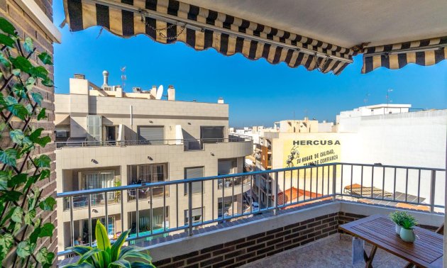 Resale - Apartment / flat -
Torrevieja - Torrevieja - Centre