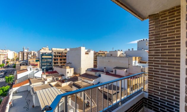 Resale - Apartment / flat -
Torrevieja - Torrevieja - Centre