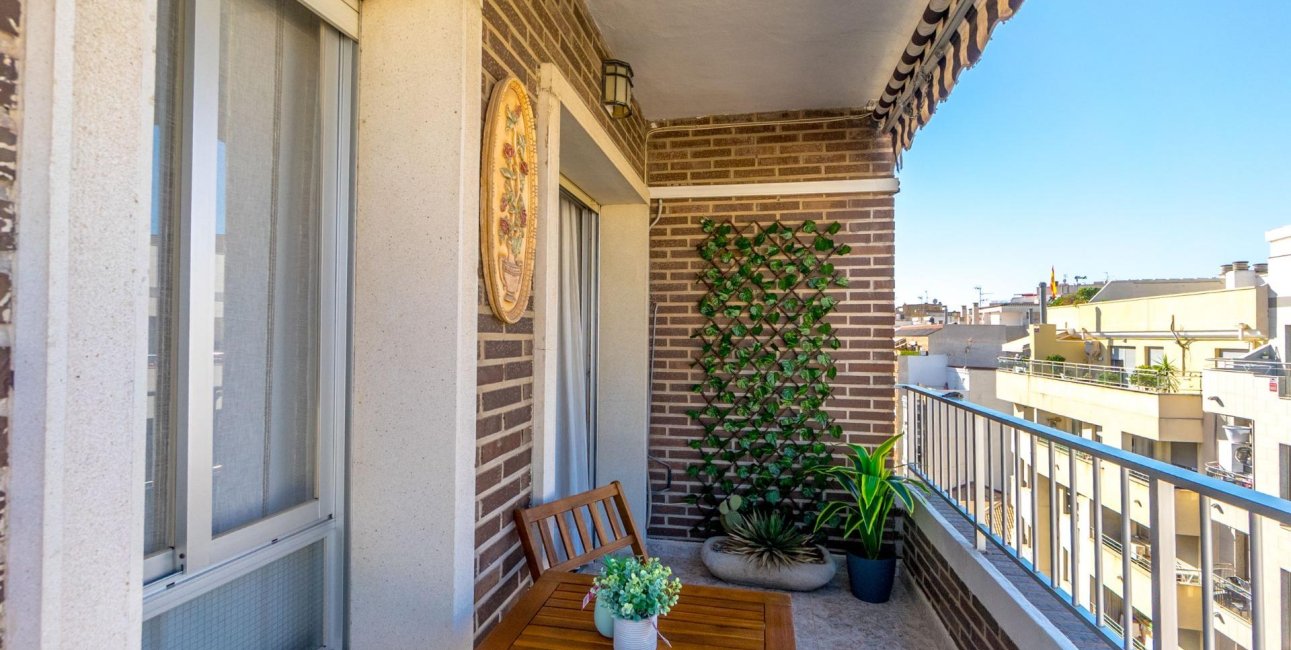 Resale - Apartment / flat -
Torrevieja - Torrevieja - Centre