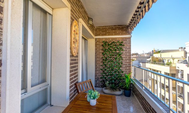 Resale - Apartment / flat -
Torrevieja - Torrevieja - Centre