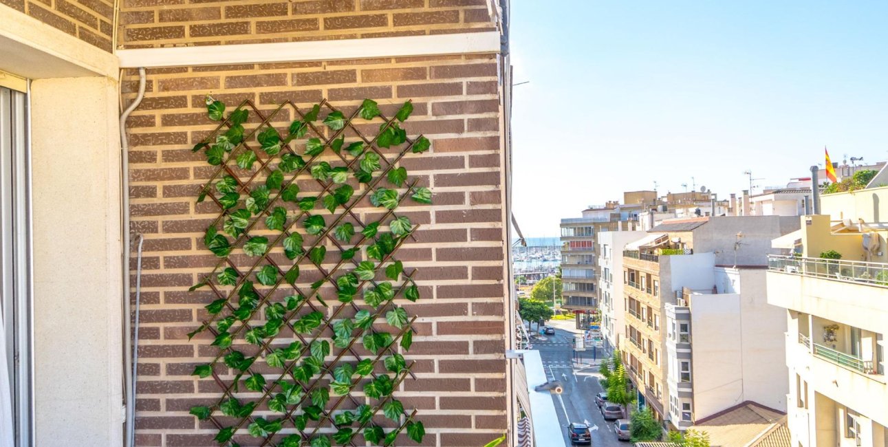 Resale - Apartment / flat -
Torrevieja - Torrevieja - Centre