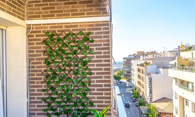 Resale - Apartment / flat -
Torrevieja - Torrevieja - Centre