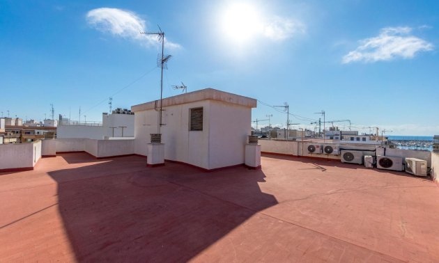 Resale - Apartment / flat -
Torrevieja - Torrevieja - Centre
