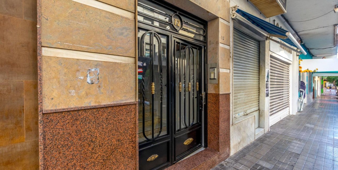 Resale - Apartment / flat -
Torrevieja - Torrevieja - Centre