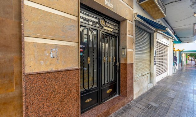 Resale - Apartment / flat -
Torrevieja - Torrevieja - Centre