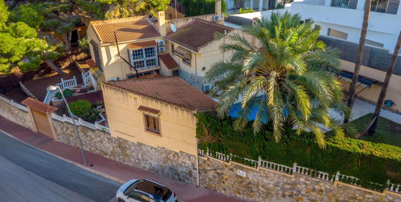 Resale - Villa -
Torrevieja - Los Balcones