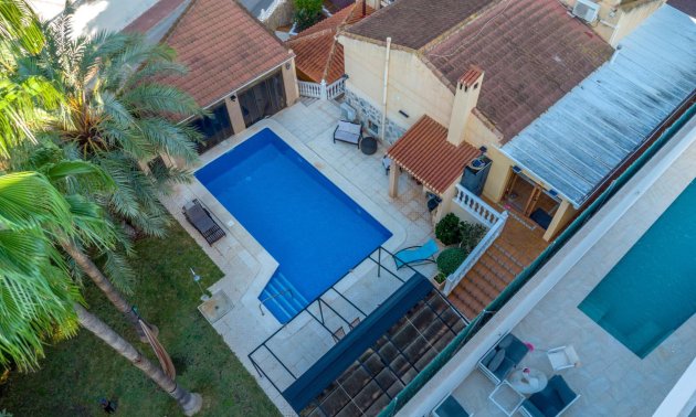 Resale - Villa -
Torrevieja - Los Balcones