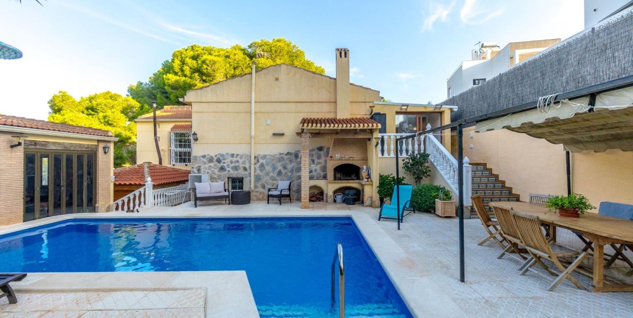 Resale - Villa -
Torrevieja - Los Balcones