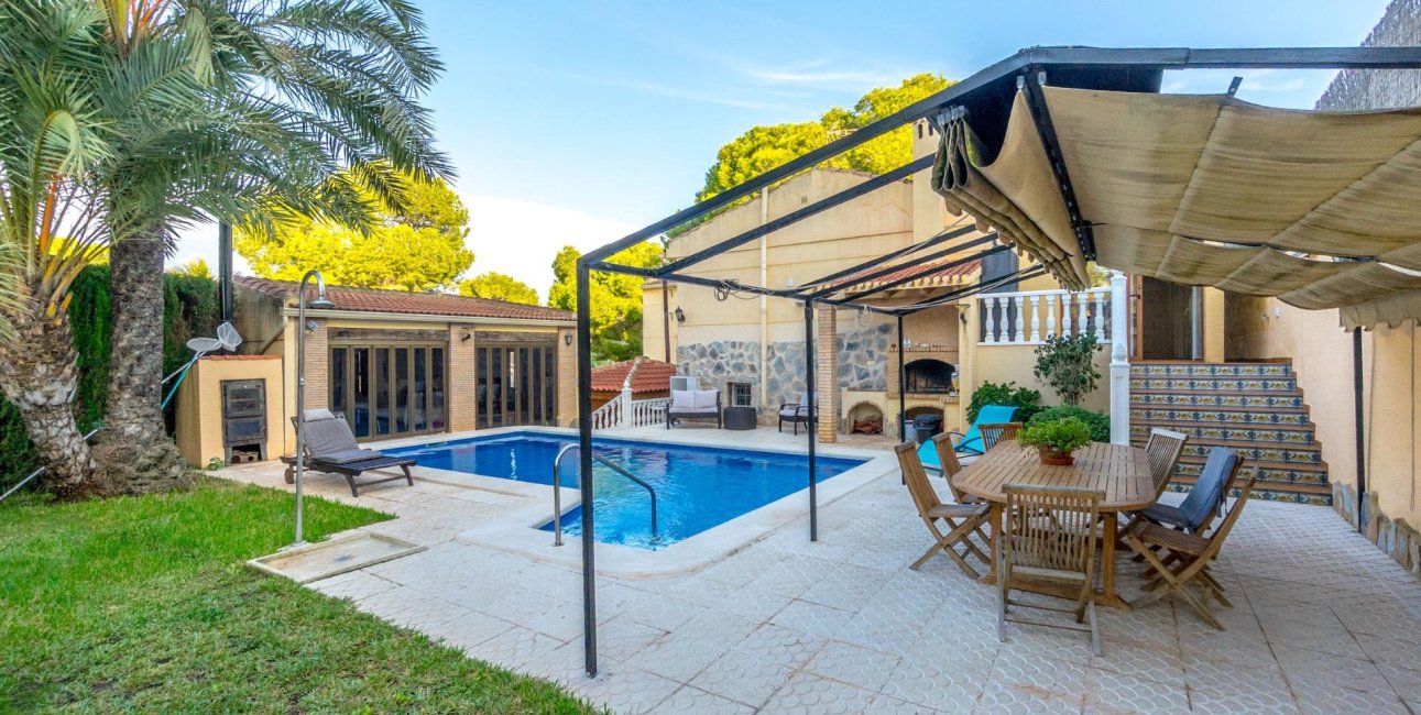 Resale - Villa -
Torrevieja - Los Balcones